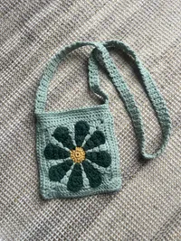 The Meadow crossbody, flower detail